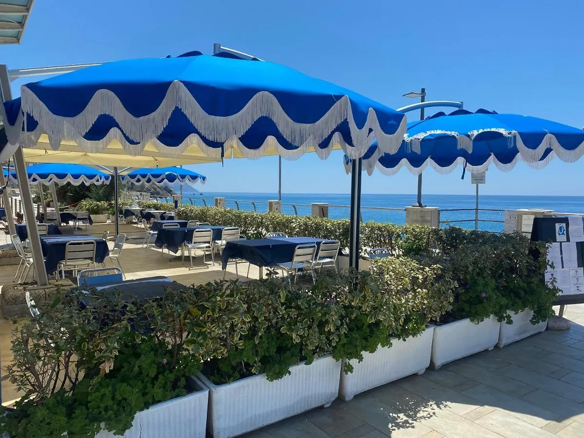 Caravella Hotell Deiva Marina