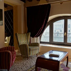 https://granda-sweet-suites.hotelinveneto.com
